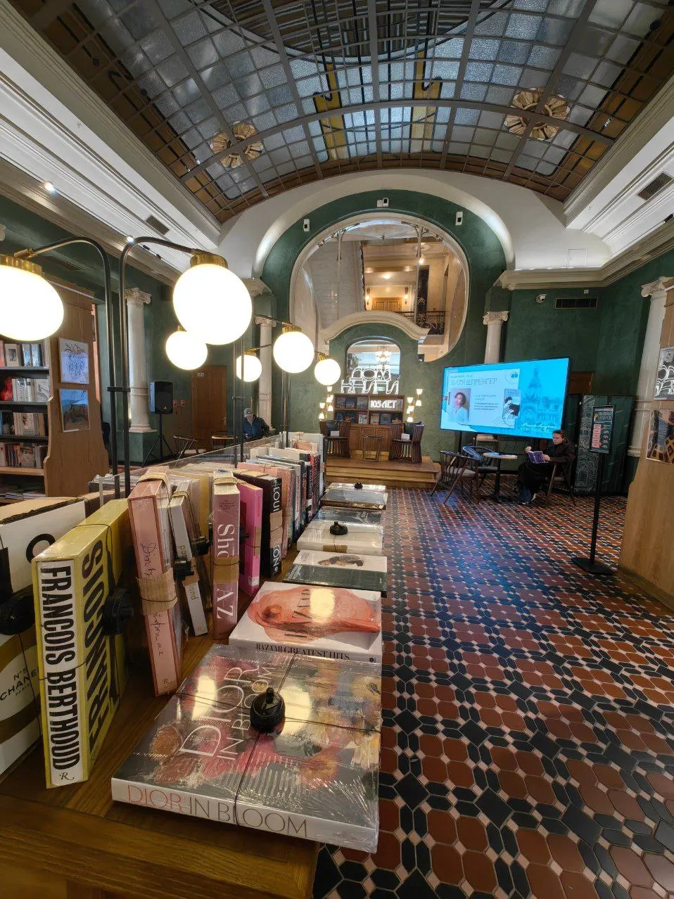 Книжные магазины, Петербург