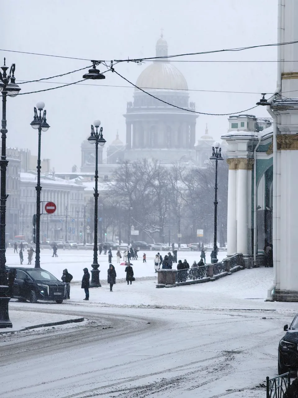 Зимний канал в Петербурге
