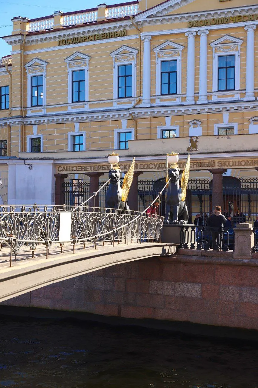 Банковский мост, крылатые львы, Петербург