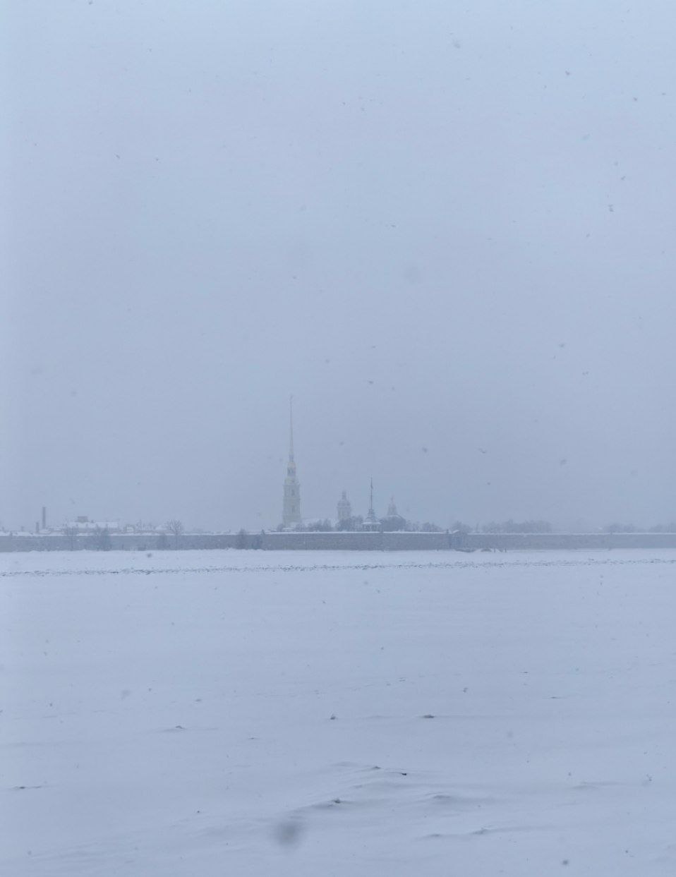 Метель в Петербурге: ночь, улица, фонарь…
