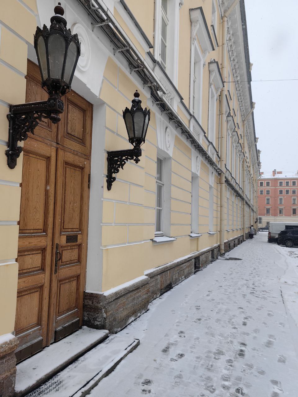 Метель в Петербурге: ночь, улица, фонарь…