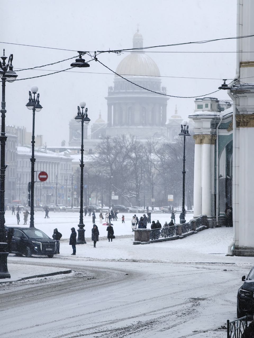 Метель в Петербурге: ночь, улица, фонарь…