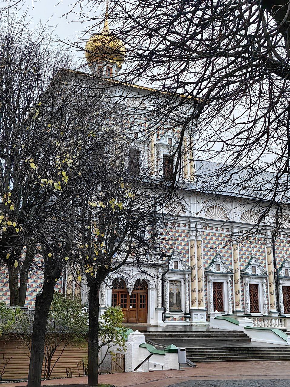 Сергиев Посад в сумерках: Лавра и колокольный звон