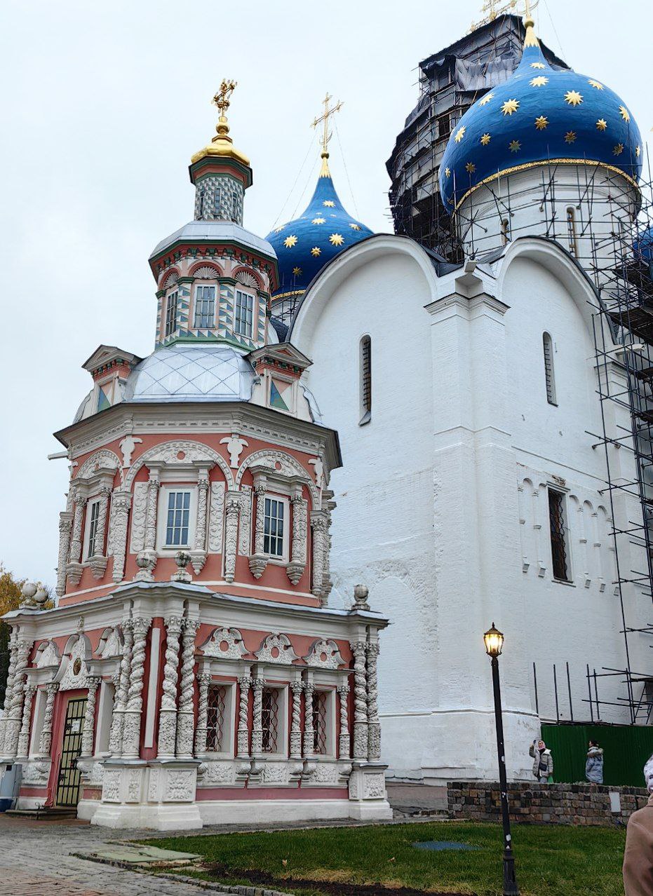 Сергиев Посад в сумерках: Лавра и колокольный звон