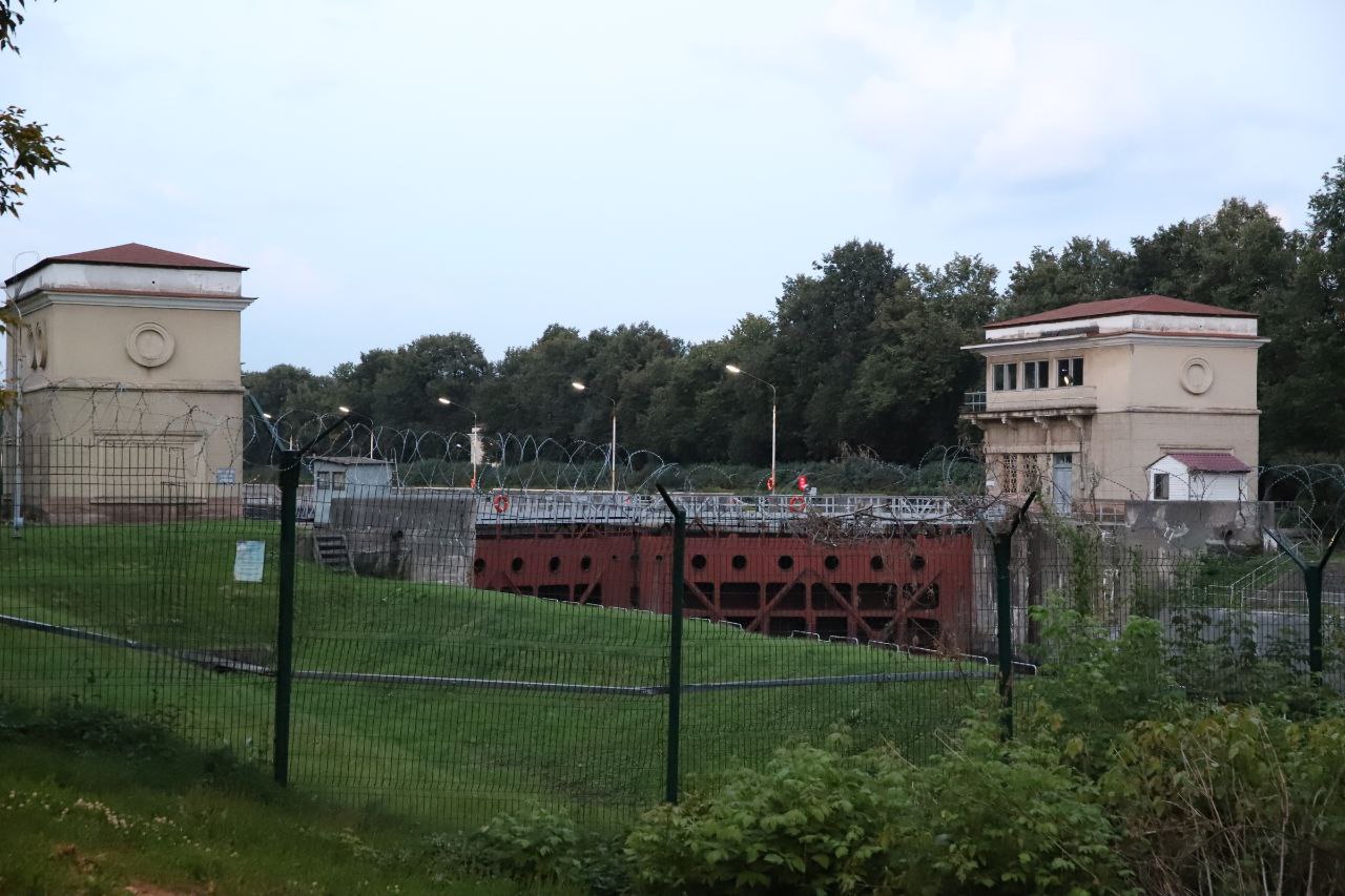 Маяк Перервинского гидроузла: собираем маяки в сумерках