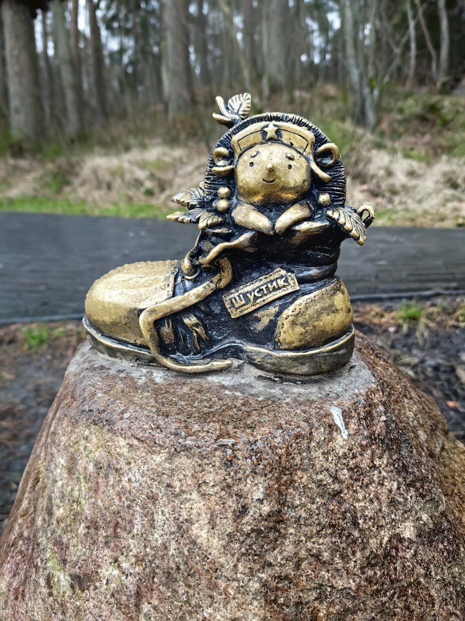 Светлоежики у озера Тихое: квест по колючим героям