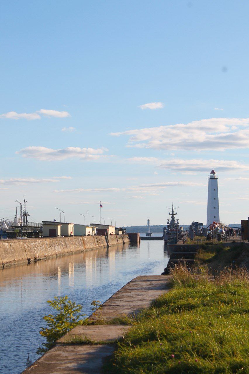 Кронштадт: дух военного городка и Морской Никольский собор
